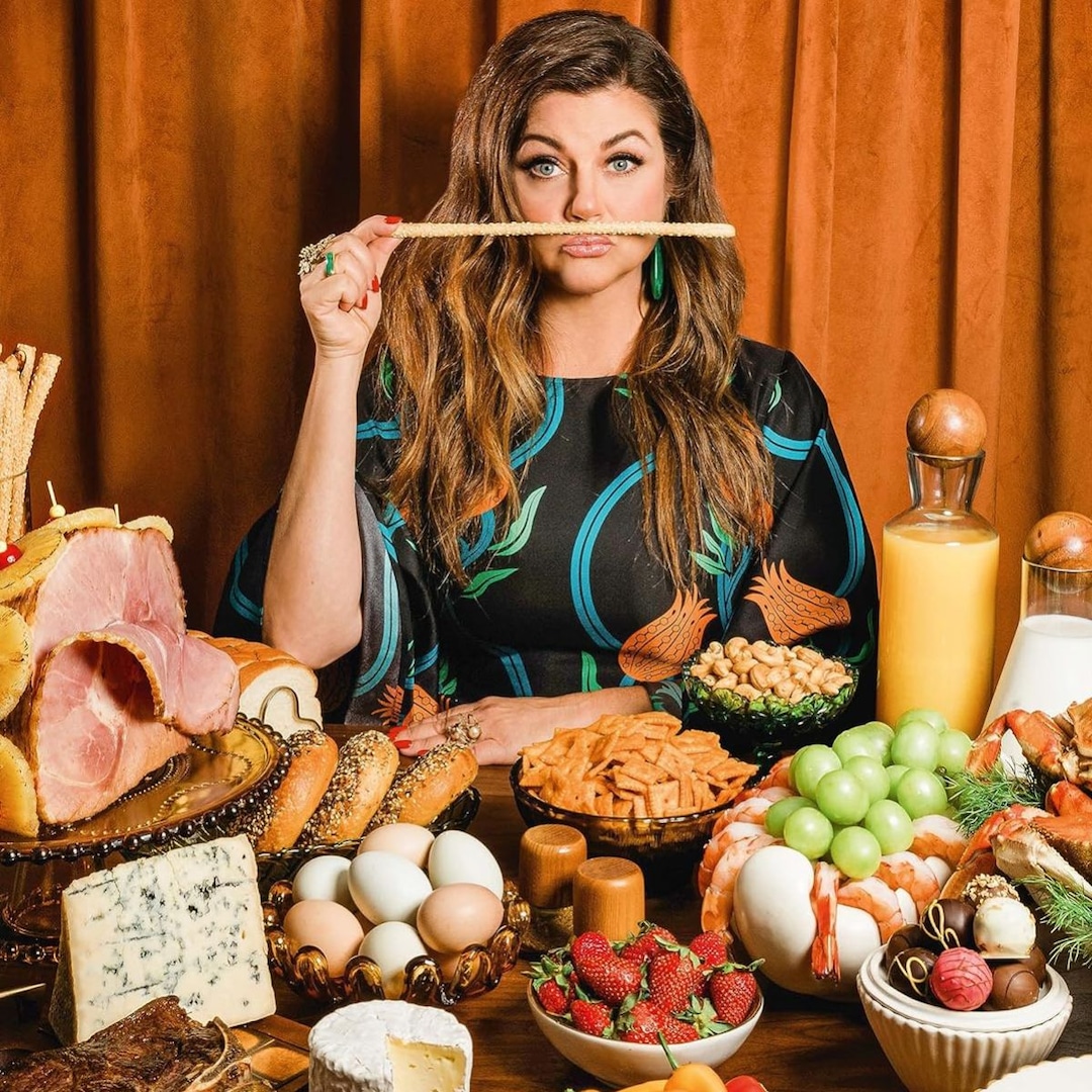 Upgrade Your Meals with These Tasty Celebrity Cookbooks, from Tiffani Thiessen to Kristin Cavallari – E! Online
